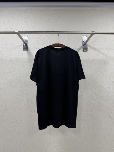 定番人気！2026 グッチ 新作 半袖Tシャツ 偽物