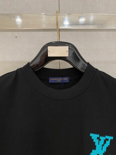 肌触り最高な 2026 ルイヴィトン 新作 半袖Tシャツ 偽物
