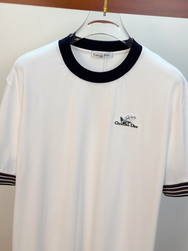 目を惹くカラー 2026 ディオール 新作 半袖Tシャツ 偽物