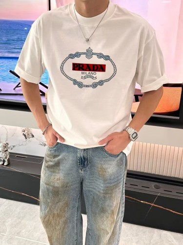 日本未入荷 2026 プラダ 新作 半袖Tシャツ 偽物