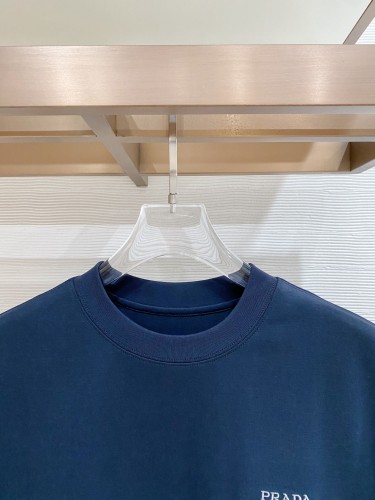 肌触り最高な 2026 プラダ 新作 半袖Tシャツ 偽物