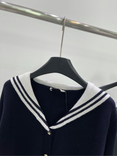 肌触り最高な 2026 ミュウミュウ 新作 長袖Tシャツ 偽物