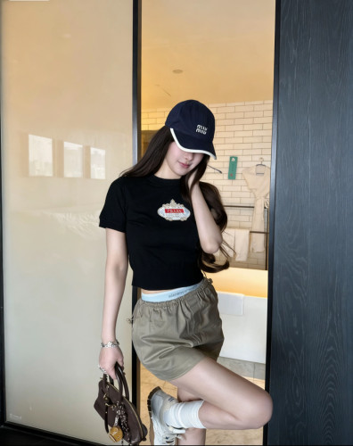 人気No1 2026 プラダ 新作 半袖Tシャツ 偽物