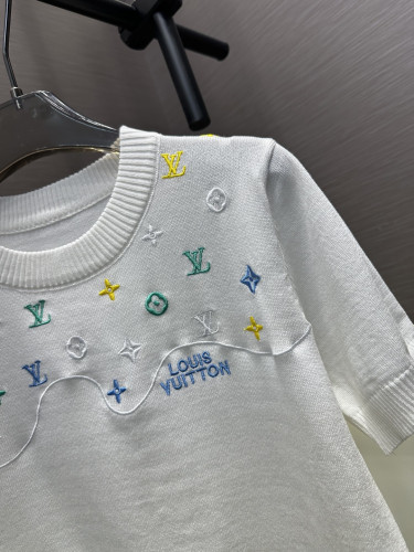 使い勝手良 2026 ルイヴィトン 新作 半袖Tシャツ スーパーコピー 2色