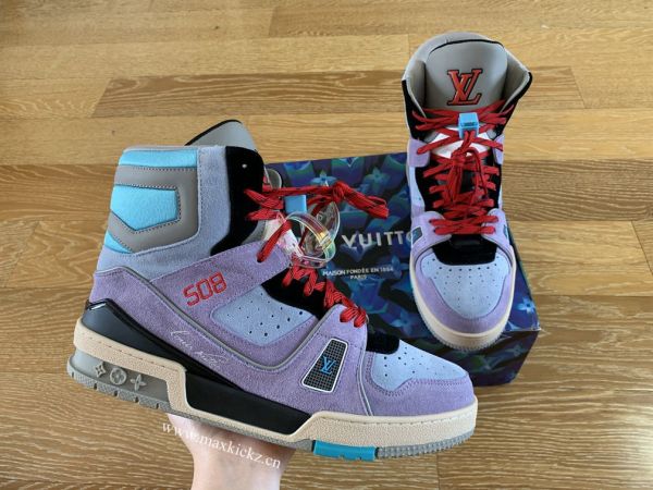 LV SNEAKER 40