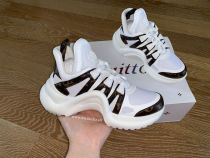 LV SNEAKER 44