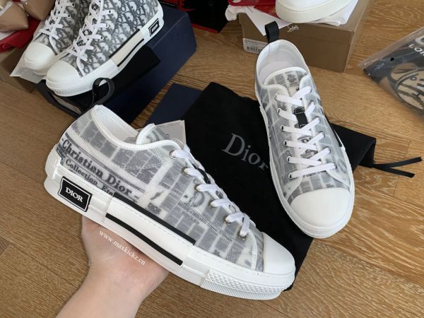 D1OR Sneaker 6