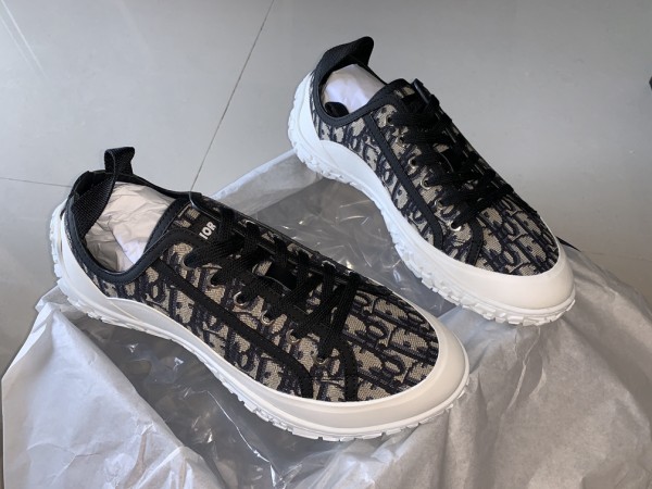 D1OR Sneaker 8