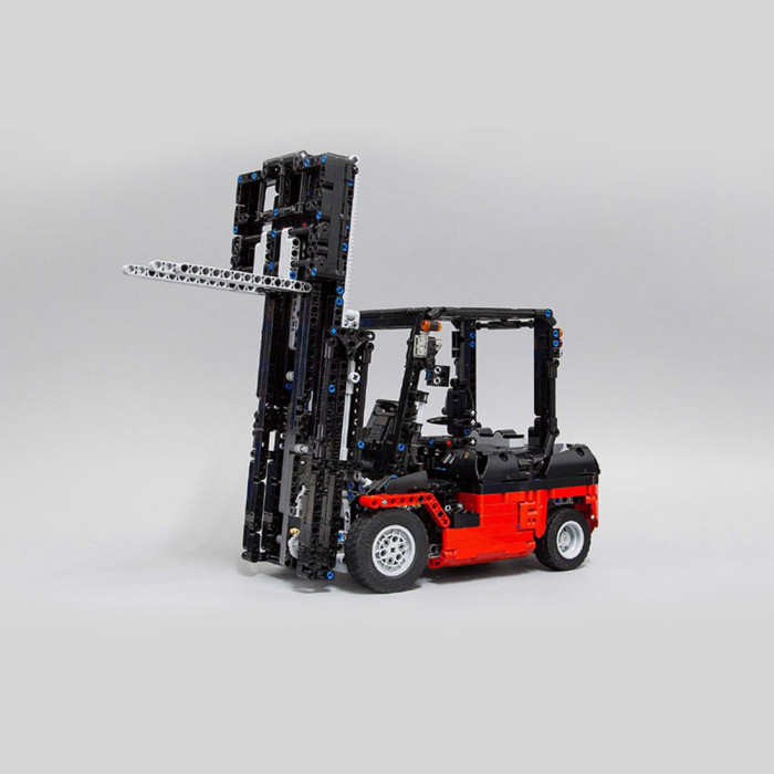 1768Pcs MOC RC Forklift Vehicle Model High Level Assembly Small Particle Building Block Set with Motor and Remote Control