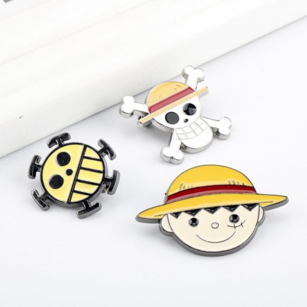 Anime One Piece Brooch Monkey D. Luffy Metal Pins Chaveiro Diy Decoration Jewelry Figure Toy