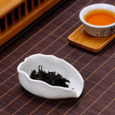 Lotus Leaf Shape White Porcelain Tea Presentation Vessel Cha He Tea Accessories