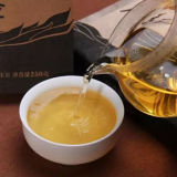 Haiwan Old Comrade Made Good Tea for The World Green Pu'er Brick 250g 2017 Raw