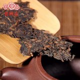 Haiwan Tea 2017 Pu-erh Old Comrade Lao Tong Zhi  Gongbing  Tribute Cake Batch 171 Ripe Pu'er Cake 400g