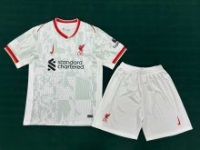 Liverpool third away  Fans suit  1:1  24-25