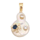 Natural pearl pendant comes with cute golden accessories011