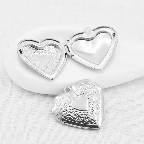 2.8*2.8CM Stainless steel  Phase box Round heart pendant without chain