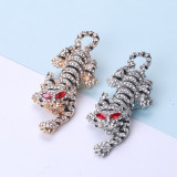 Tiger brooch men's jacket suit animal fixed pin domineering personality creative design metal jewelry corsage