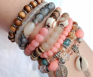 Boho Multilayer Elastic Cord Hand Beaded Bracelet Fashion Shell Bracelet Wooden Beads