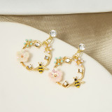 Bee wreath shell earrings