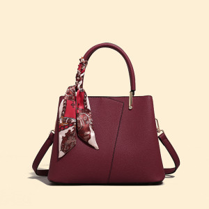 Fashionable leather handbag Fashionable large bag