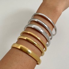 Stainless steel smooth faced bracelet