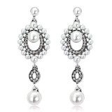 Elegant luxury earrings with diamond studded earrings for brides' wedding earrings