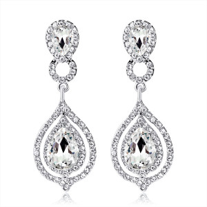 Elegant luxury earrings with diamond studded earrings for brides' wedding earrings