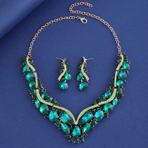 Fashionable and minimalist bridal jewelry, crystal necklace, earring set