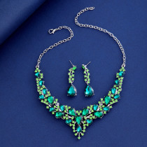 Fashionable and minimalist bridal jewelry, crystal necklace, earring set