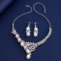 Fashionable and minimalist bridal jewelry, crystal necklace, earring set