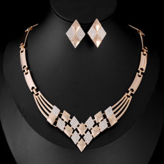 Fashionable and minimalist bridal jewelry, crystal necklace, earring set