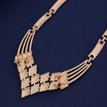 Fashionable and minimalist bridal jewelry, crystal necklace, earring set