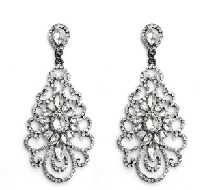 Elegant luxury earrings with diamond studded earrings for brides' wedding earrings