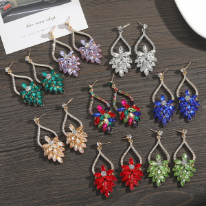 Elegant luxury earrings with diamond studded earrings for brides' wedding earrings