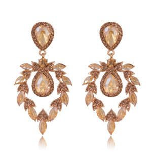 Elegant luxury earrings with diamond studded earrings for brides' wedding earrings