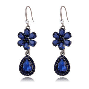 Elegant luxury earrings with diamond studded earrings for brides' wedding earrings