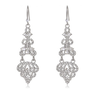 Elegant luxury earrings with diamond studded earrings for brides' wedding earrings