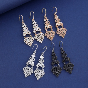 Elegant luxury earrings with diamond studded earrings for brides' wedding earrings
