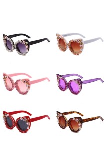 Diamond studded cat eye UV resistant fashionable carved sunglasses