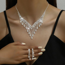 Fashionable and minimalist bridal jewelry, crystal necklace, earring set