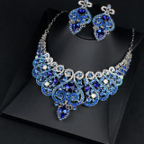 Fashionable and minimalist bridal jewelry, crystal necklace, earring set