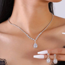 Fashionable and minimalist bridal jewelry, crystal necklace, earring set
