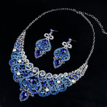 Fashionable and minimalist bridal jewelry, crystal necklace, earring set