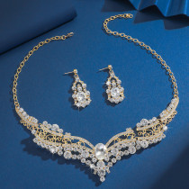Fashionable and minimalist bridal jewelry, crystal necklace, earring set