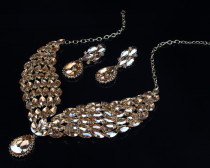 Fashionable and minimalist bridal jewelry, crystal necklace, earring set