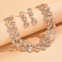 Fashionable and minimalist bridal jewelry, crystal necklace, earring set