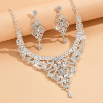 Fashionable and minimalist bridal jewelry, crystal necklace, earring set
