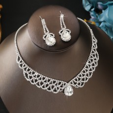 Fashionable and minimalist bridal jewelry, crystal necklace, earring set