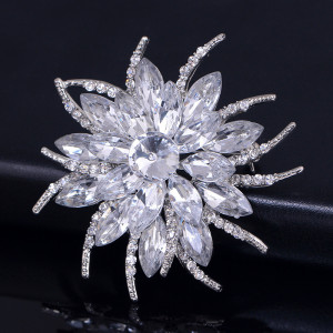 Crystal brooch, personalized accessory brooch, sweater, suit buckle, women's high-end chest flower