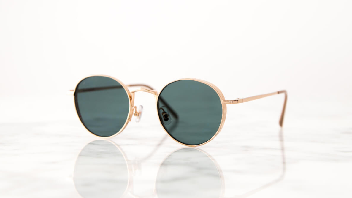 a sunglasses can be fit for different face